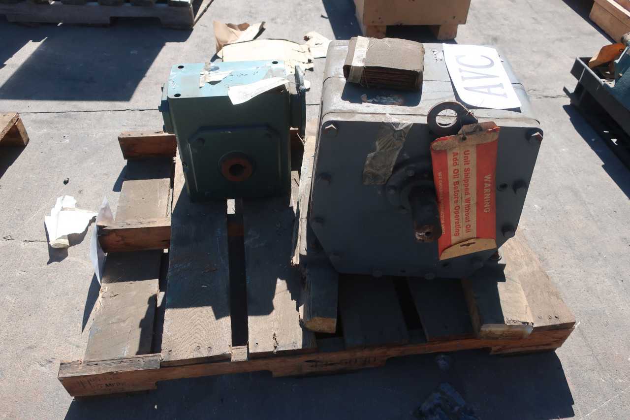 LOT OF 2 ASSORTED GEAR REDUCERS - GEAR REDUCERS