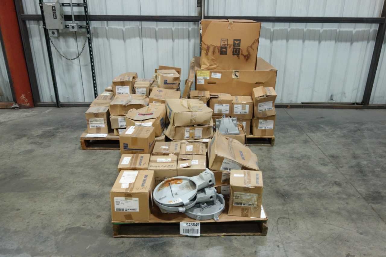 3 PALLETS OF ASSORTED LIGHTING PARTS AND ACCESSORIES - LIGHTING
