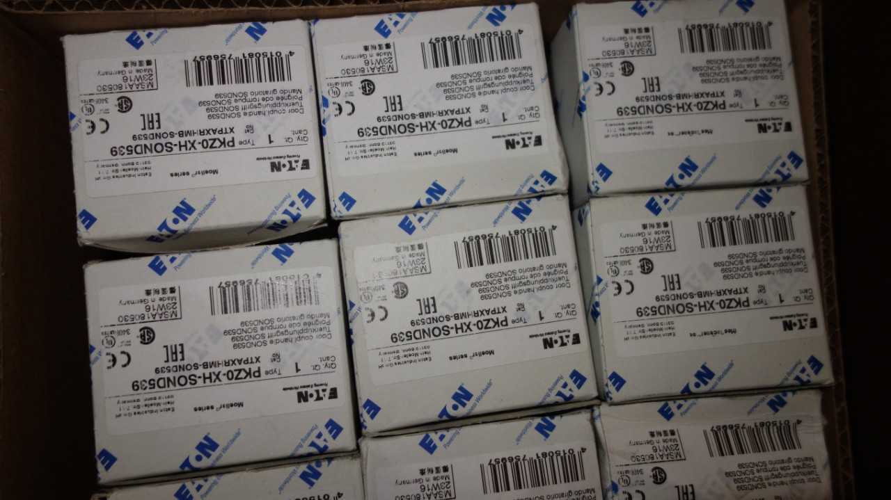 LOT OF 12 EATON PKZ0-XH-SOND539 DOOR COUPLING SWITCHES - ELECTRICAL COMPONENTS