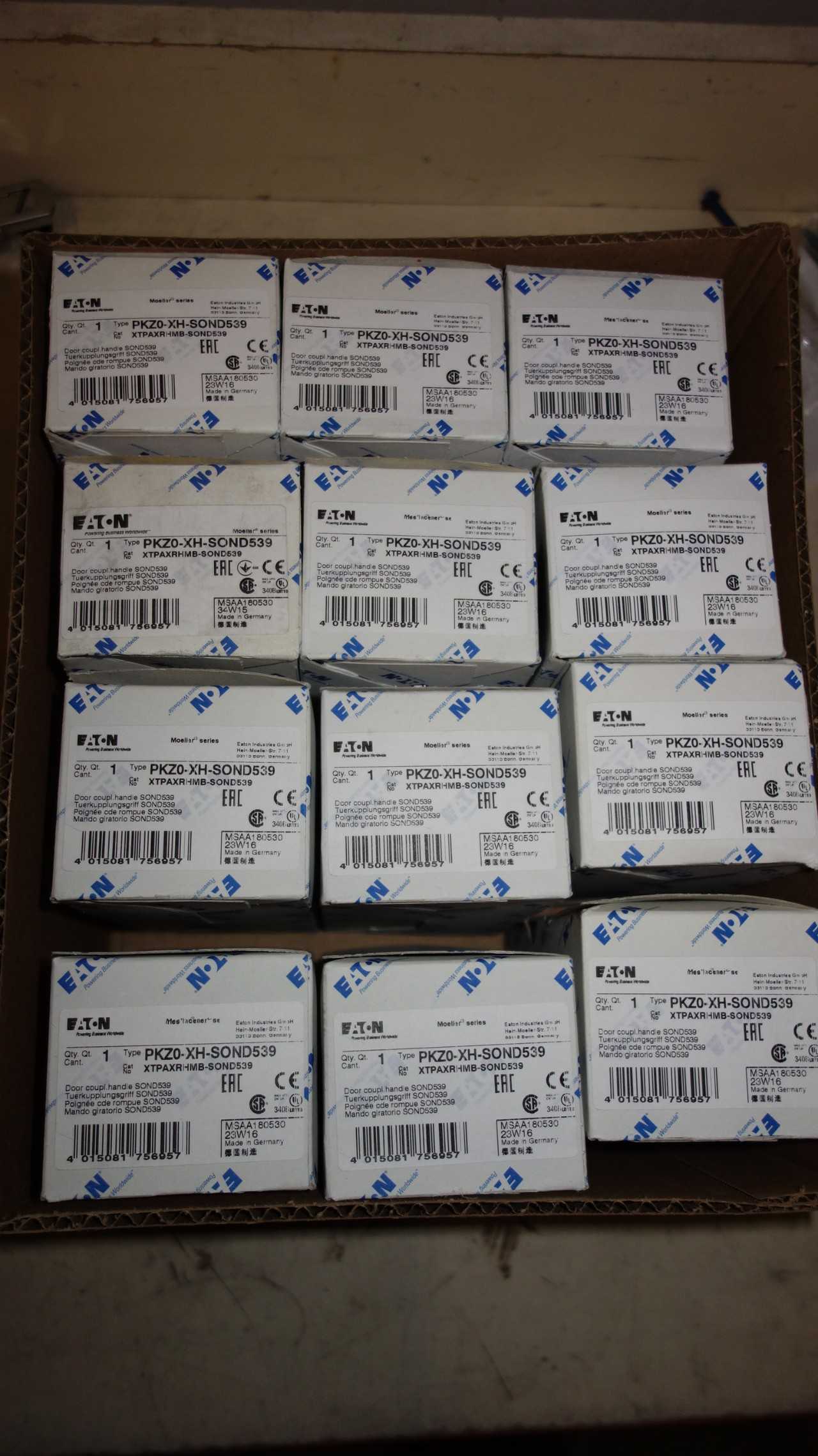 LOT OF 12 EATON PKZ0-XH-SOND539 DOOR COUPLING SWITCHES - ELECTRICAL COMPONENTS
