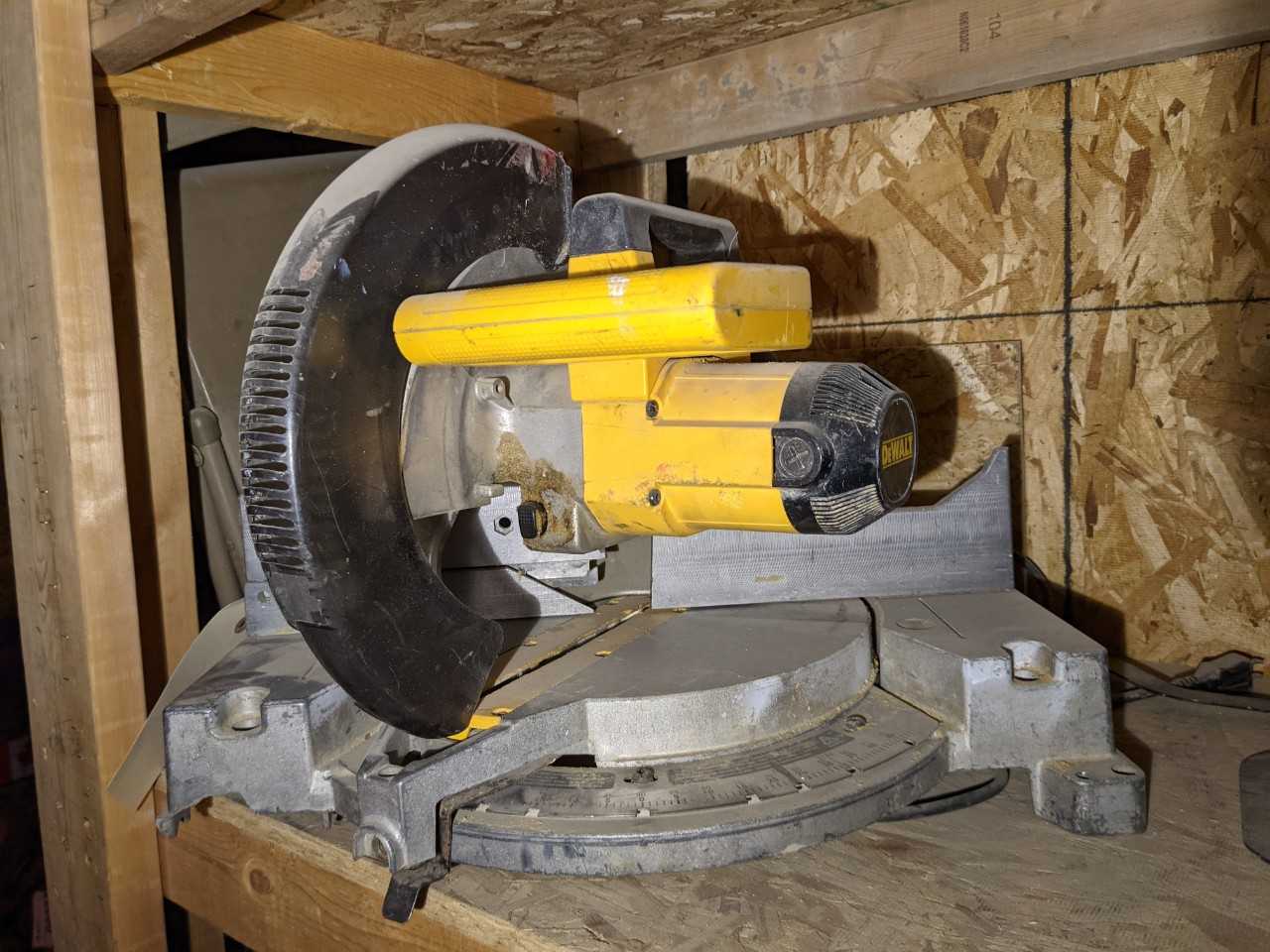 Lot of 2 Dewalt Miter Saw - ELECTRIC POWER TOOLS