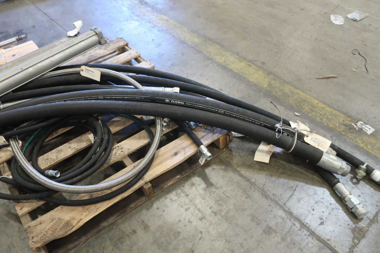 2 PALLETS OF PNEUMATIC CYLINDERS AND HOSES - PNEUMATIC PARTS