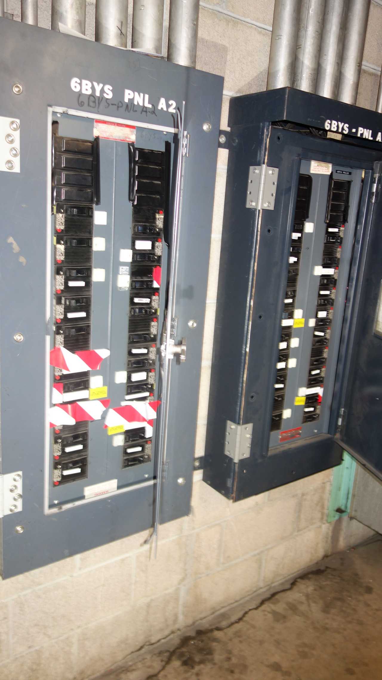 LOT OF 6 ASSORTED GE 225A PANEL BOARDS W/ BREAKERS - PANELBOARDS