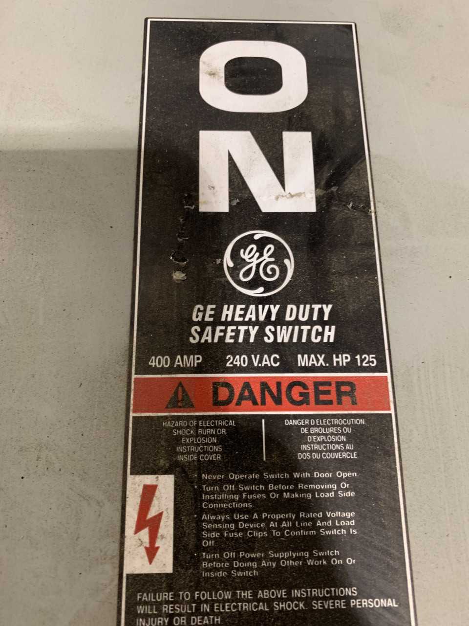 NEW GENERAL ELECTRIC HEAVY DUTY SAFETY SWITCH 400AMP 240VAC. 125HP 2 POLE DISCONNECT - DISCONNECT SWITCHES