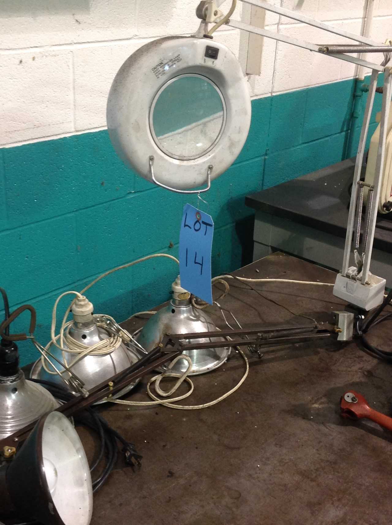 Lot of (5) shop lights - MISCELLANEOUS