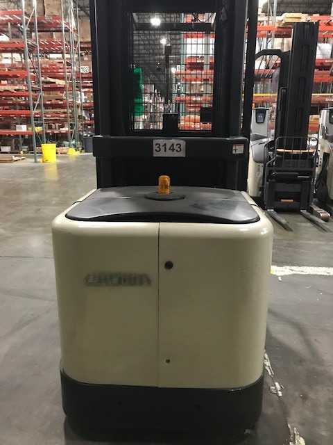 2005 Crown SP3420-30T order picker, Norcross, GA - ORDER PICKER 2005 Crown SP3420-30T order picker, Norcross, GA - ORDER PICKER