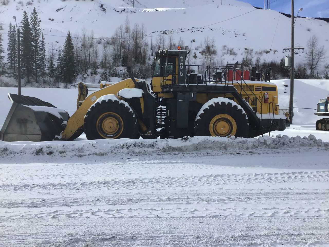 Komatsu WA900 Loader - WHEEL LOADERS