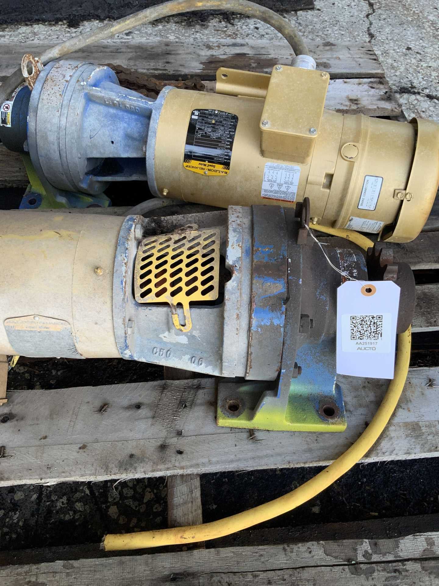 QTY 2 - SUMITOMO / BALDOR GEARMOTORS, 2HP - GEARMOTOR