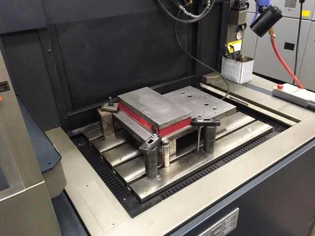 2015 MAKINO EDAF3 SINKER EDM - MACHINING ACCESSORIES & TOOLING