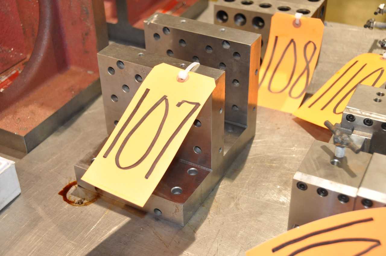 Lot-(2) 6" x 6" x 4" Honeycomb Angles - MACHINING ACCESSORIES & TOOLING