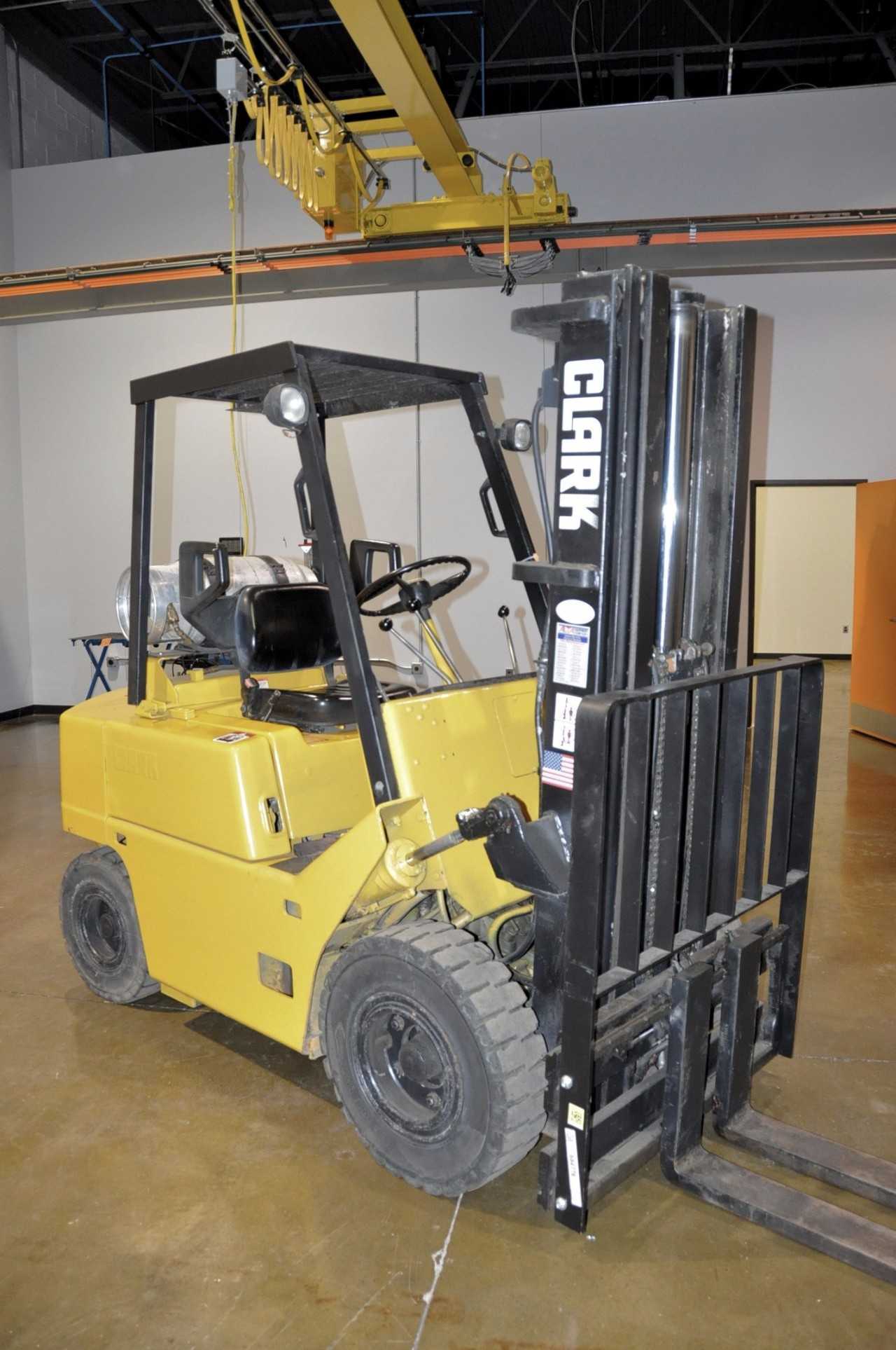 CLARK LP Gas Fork Lift - FORKLIFTS