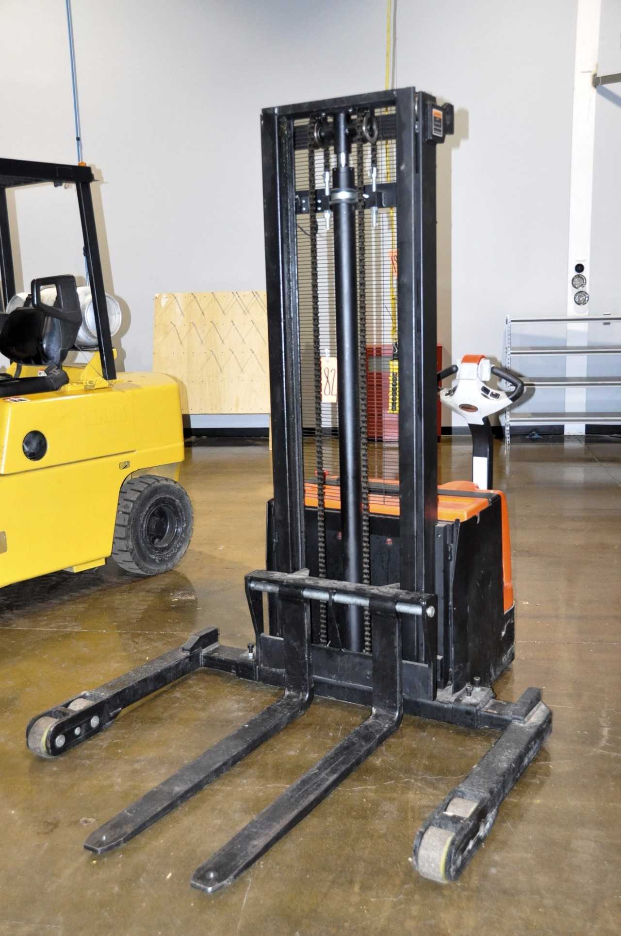 PRESTO 3,000-Lbs. Pallet Stacker - FORKLIFTS
