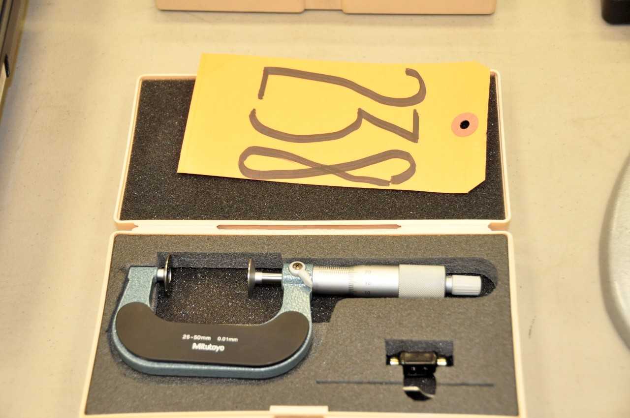 MITUTOYO 25 - 50mm Flange Type Micrometer - ELECTRIC POWER TOOLS