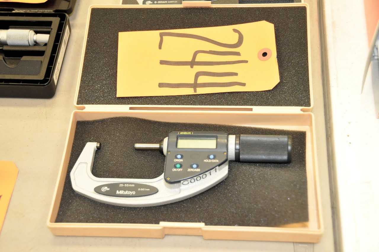 MITUTOYO 25 - 50mm Micrometer - ELECTRIC POWER TOOLS