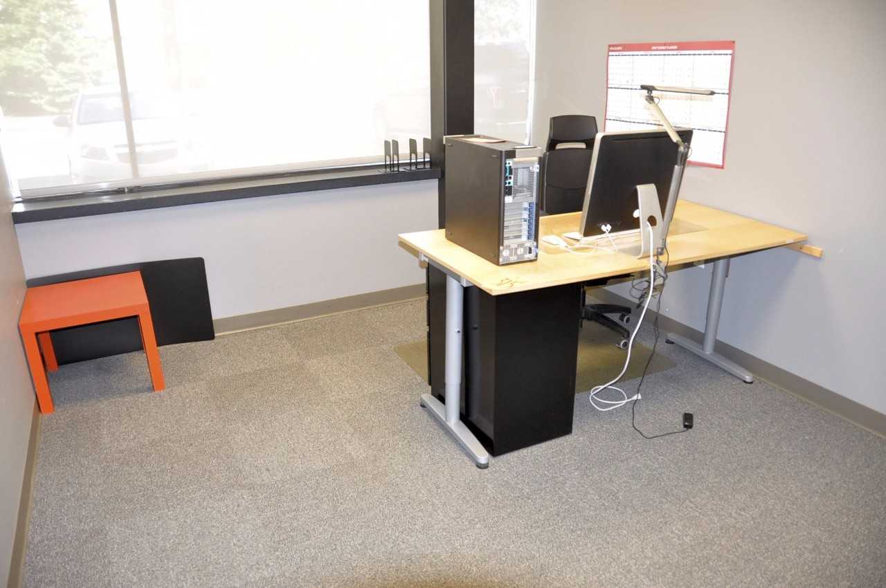 Lot-Desk, Chair, Lamp and Table - MISCELLANEOUS