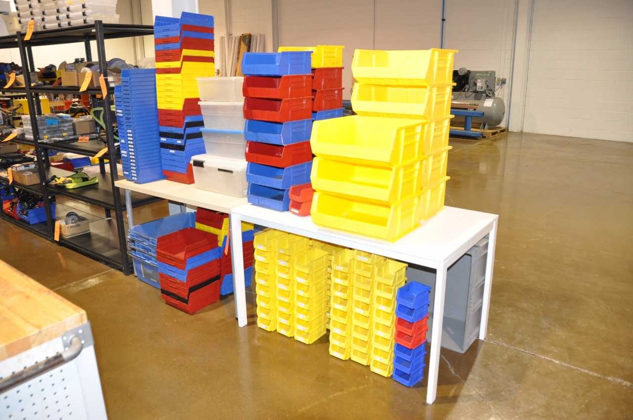 Lot-Plastic Parts Bins - MATERIAL HANDLING