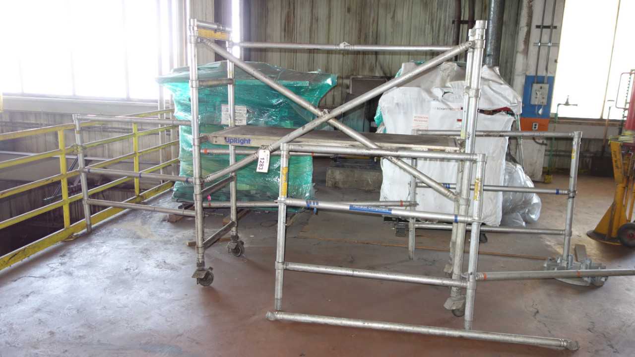 LOT OF UP-RIGHT SCAFFOLDING - ELECTRIC POWER TOOLS