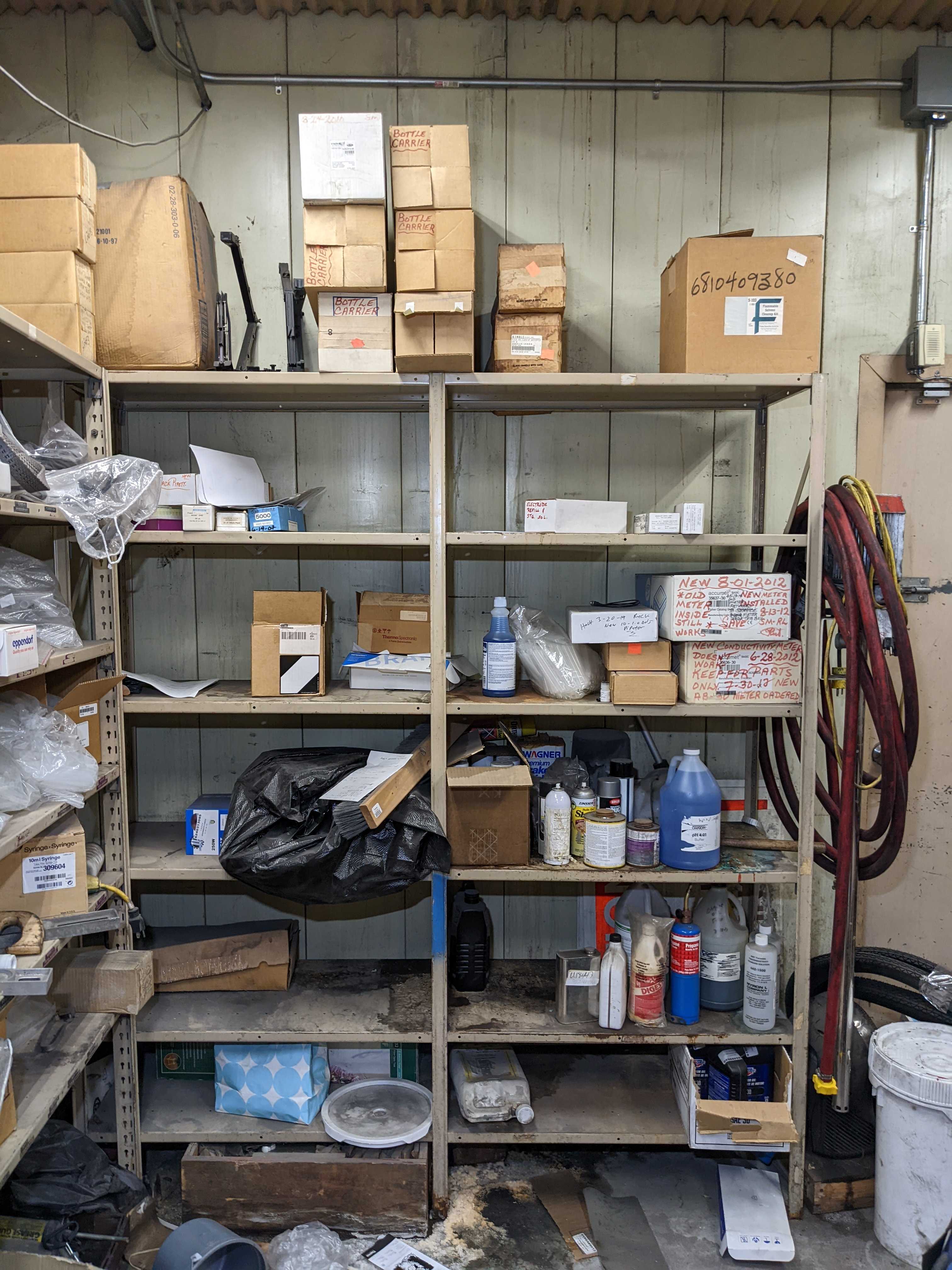 CONTENTS OF SHELVING - LAB & SCIENTIFIC