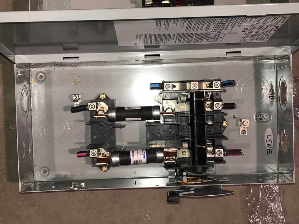 GE/COMMANDER/EATON SAFETY SWITCHES (QTY 3) - SAFETY SWITCH