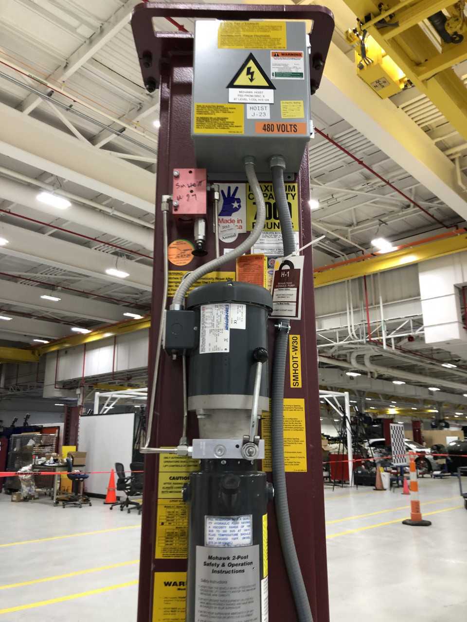 Mohawk Hydraulic Hoist - LIFTING EQUIPMENT