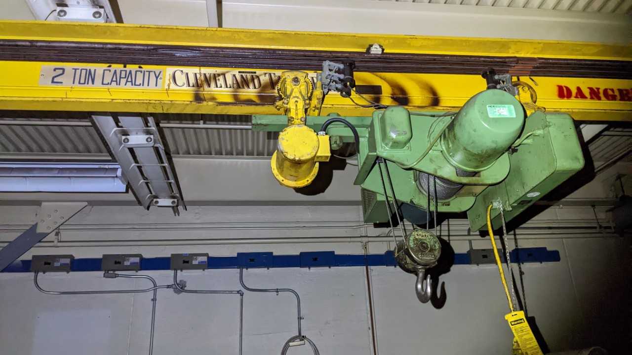 OVER HEAD CRANE - CRANES