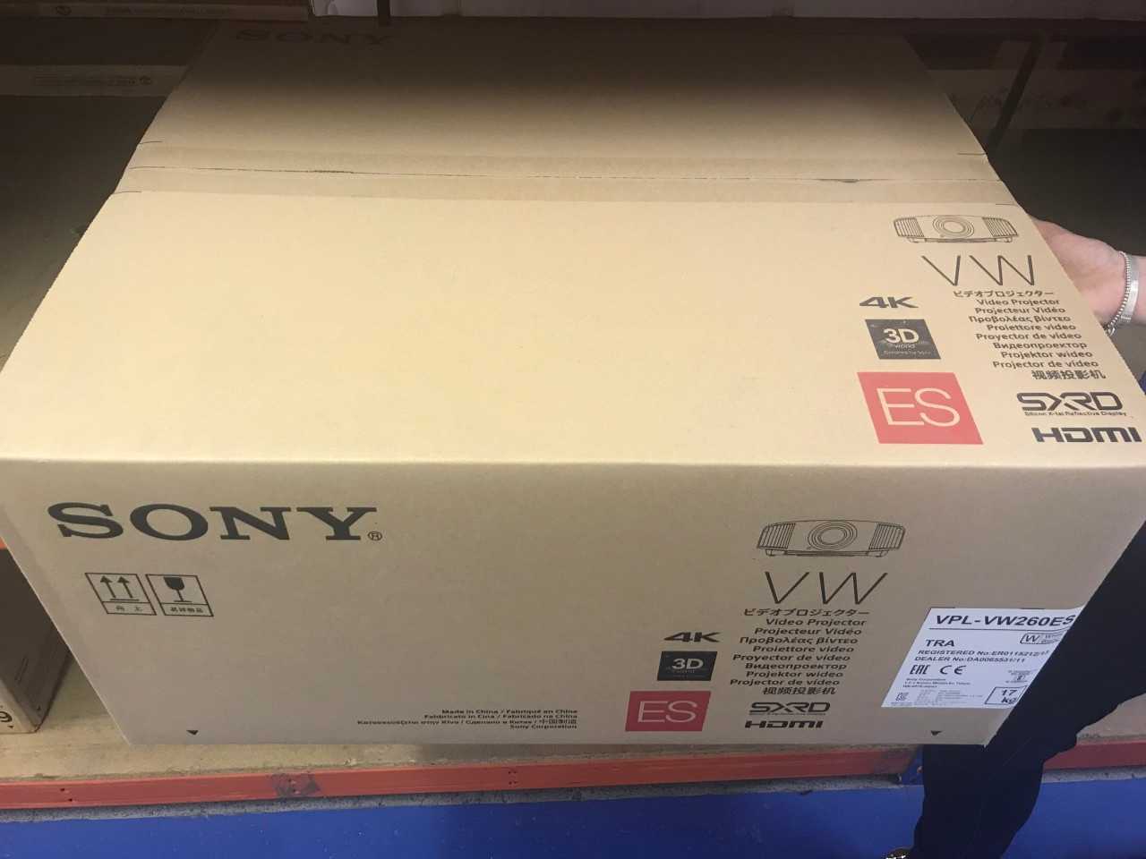 Sony VW260 Projector - As new - MISCELLANEOUS