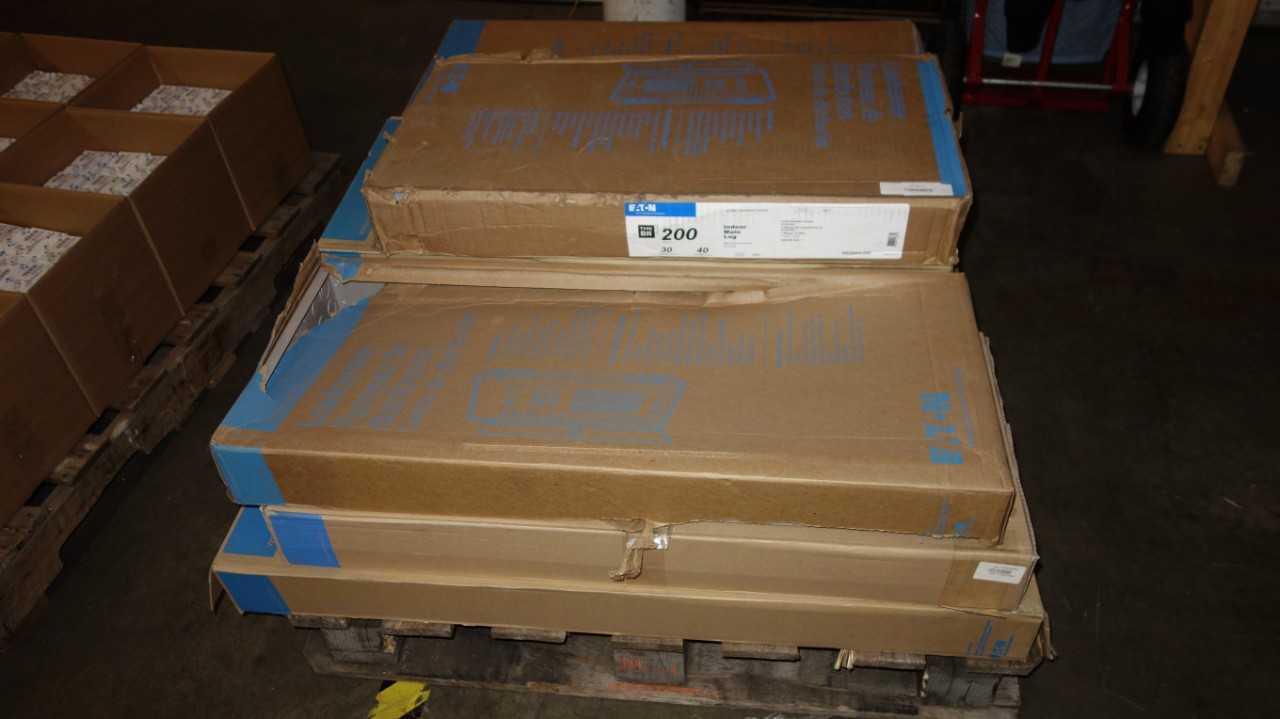 1 PALLET OF ASSORTED EATON CH 200A, 225A MAIN BREAKER PANELS - CIRCUIT BREAKERS