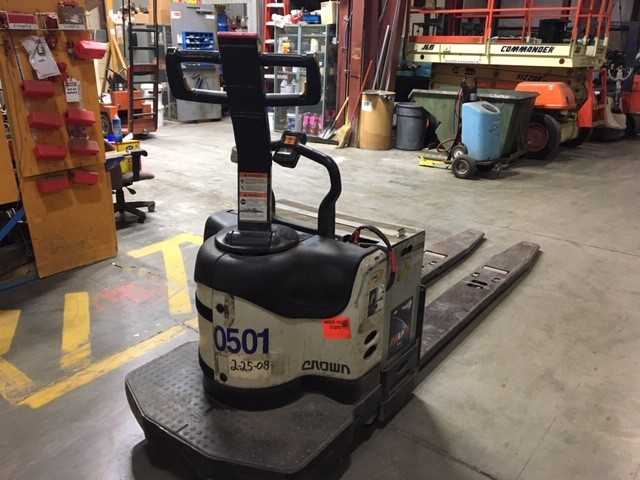 2005 Crown PE4000-80 double rider pallet jack, Lemoyne, PA - MANUAL PALLET JACKS