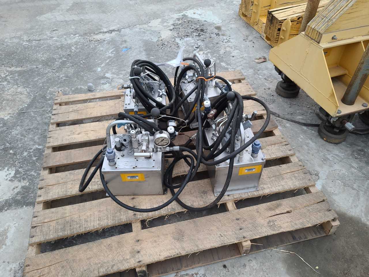 4 FTR duct assembly air pumps (Lot 2586595) San Antonio, TX - PUMPS