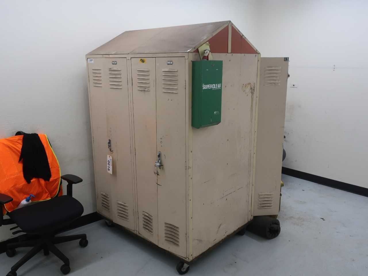 Lot of 8 personal lockers without contents - SHELVING