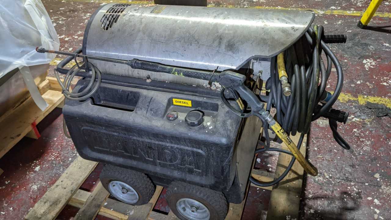 Landa PHW4-22024A diesel pressure washer 47.5 hours - PLANT & FACILITY