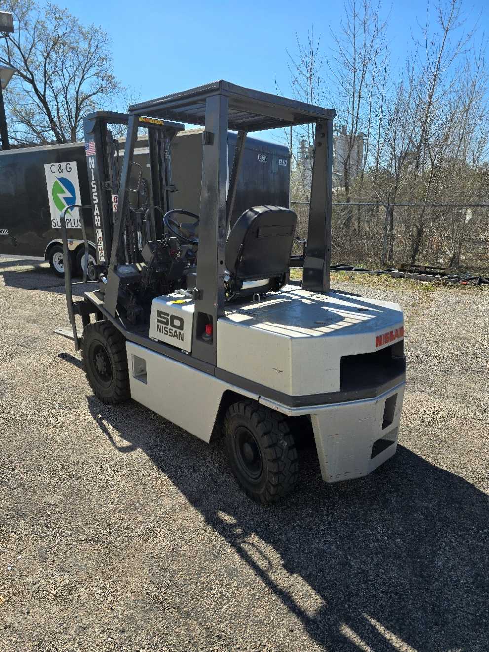 NISSAN 5000 LBS GASOLINE POWERED FORKLIFT - MATERIAL HANDLING EQUIPMENT