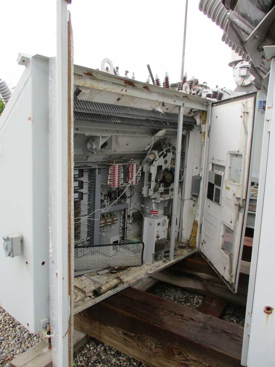 1997 Siemens SPS SF6 Breaker. Type SPS-48.3-31.5-1. 48.3kv, 2000A - CIRCUIT BREAKERS