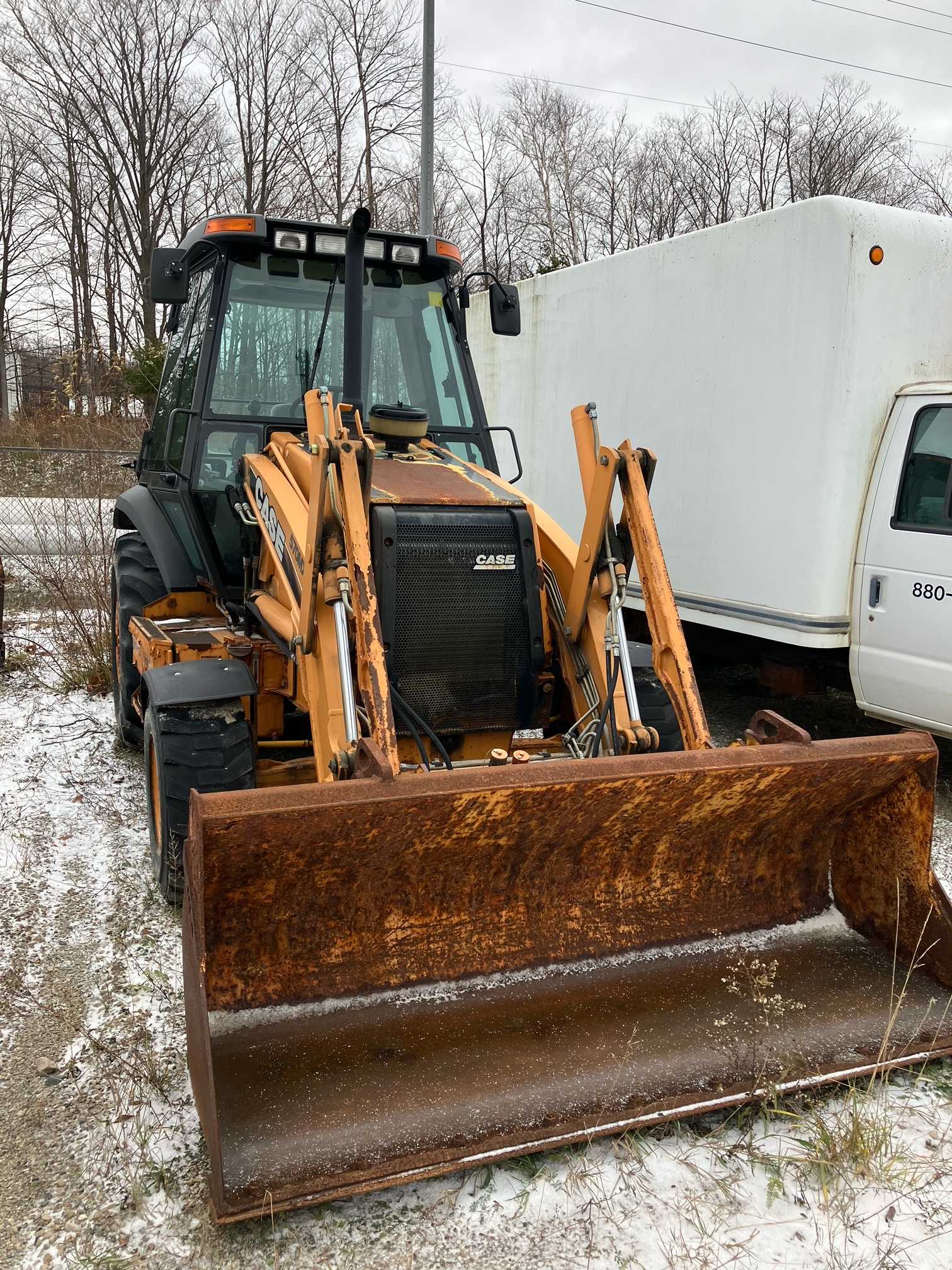 Case 570 construction tractor - LOADERS