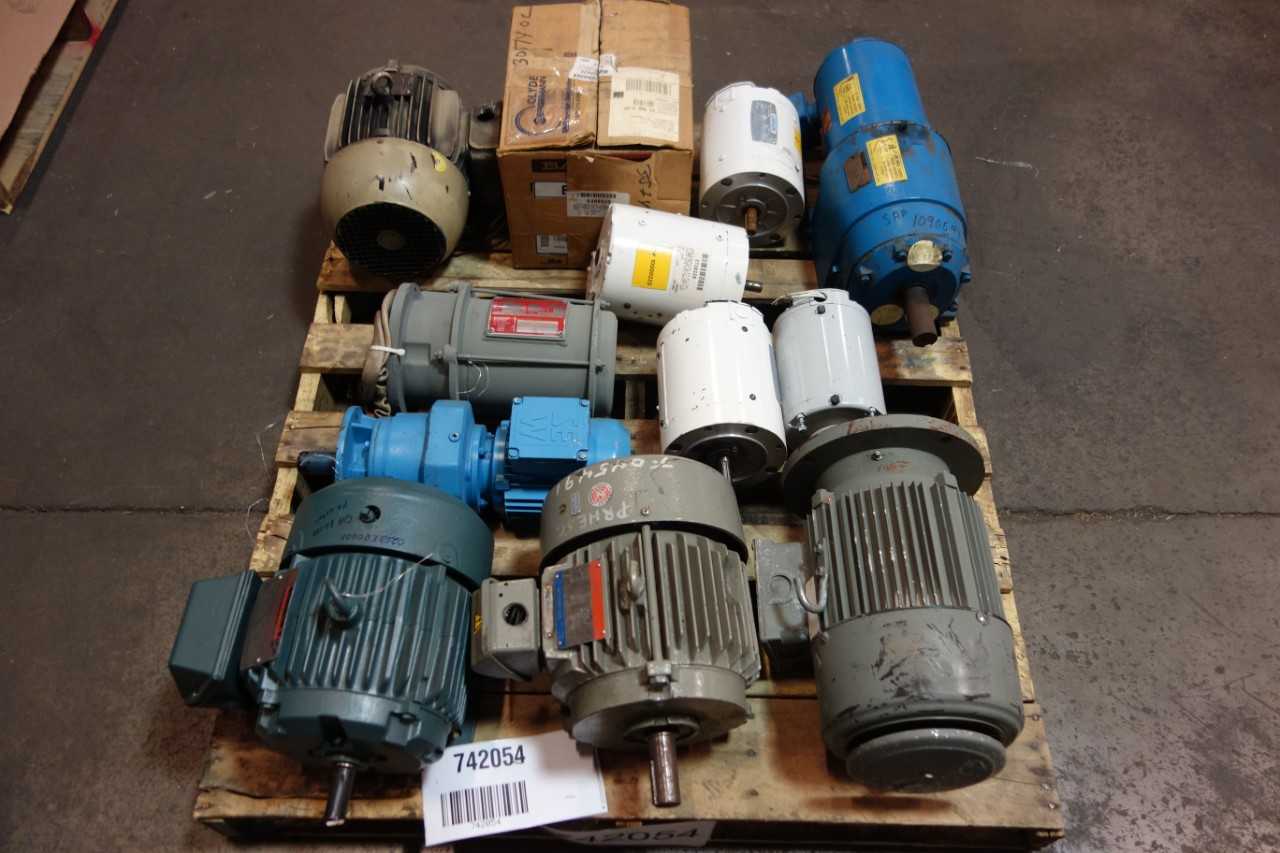1 PALLET OF ASSORTED AC MOTORS- BALDOR, SEW EURODRIVE, RELIANCE - ELECTRIC MOTORS