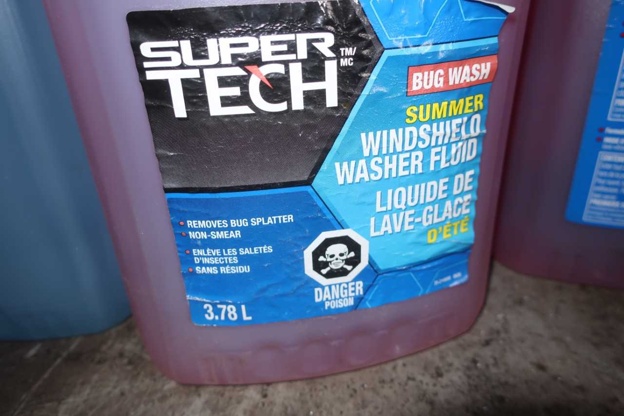 LOT OF 16 ONE GALLON JUGS OF WINDSHEILD WASHER FLUID - MISCELLANEOUS