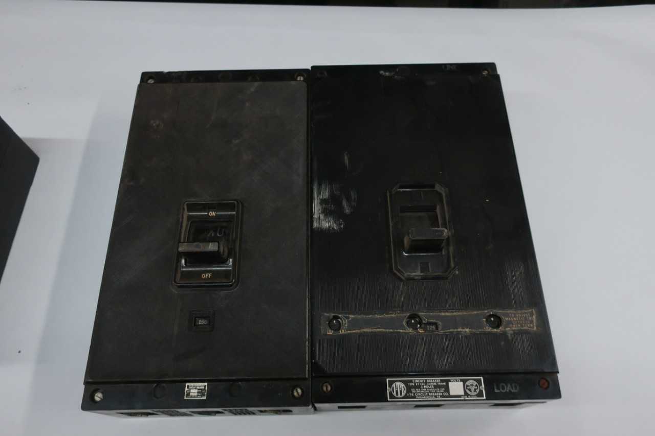 LOT OF 2 ASSORTED 3P CIRCUIT BREAKERS - CIRCUIT BREAKERS