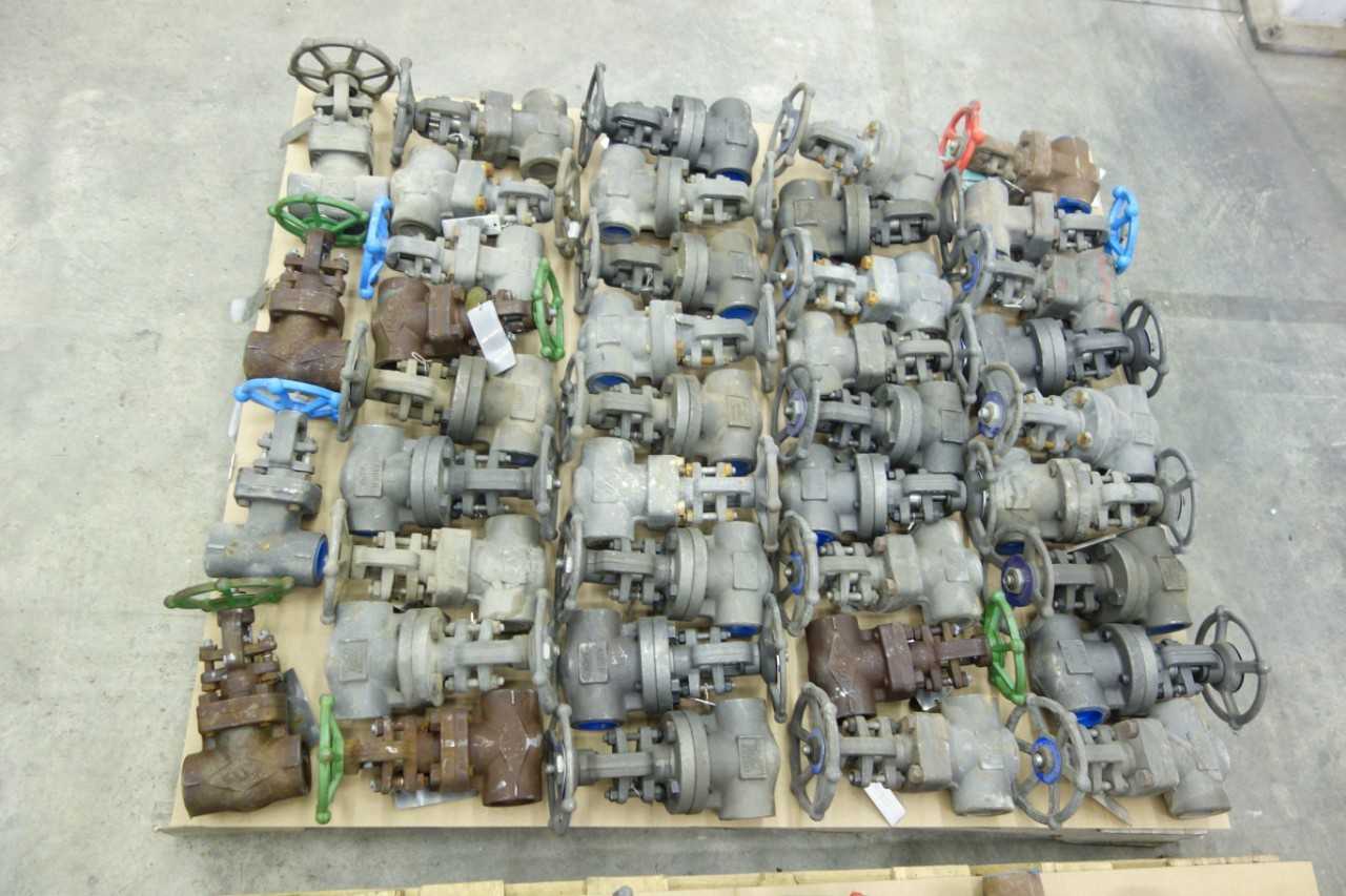 2 PALLETS OF CL800 1-1/2 IN BONNEY FORGE, SWI VALVE CO, LADISH, SMITH GATE VALVES - VALVES