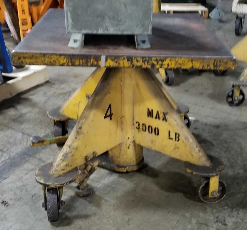 Lot of 4 Post Lifts - MACHINE TOOLING
