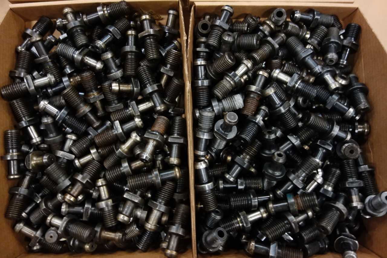 LOT OF ASSORTED PULL STUDS - TOOL HOLDERS