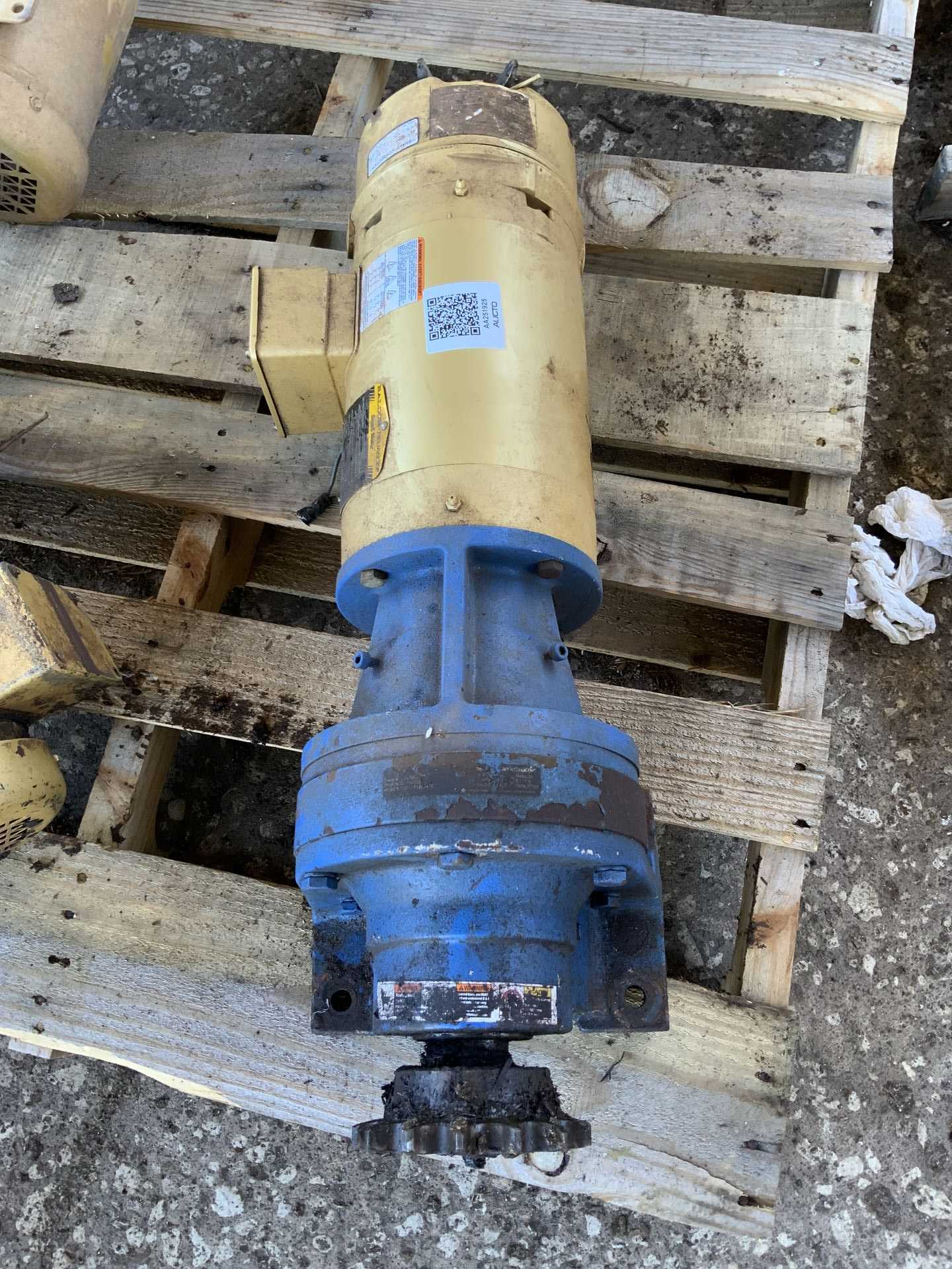 QTY 3 - BALDOR GEARMOTORS - GEARMOTOR