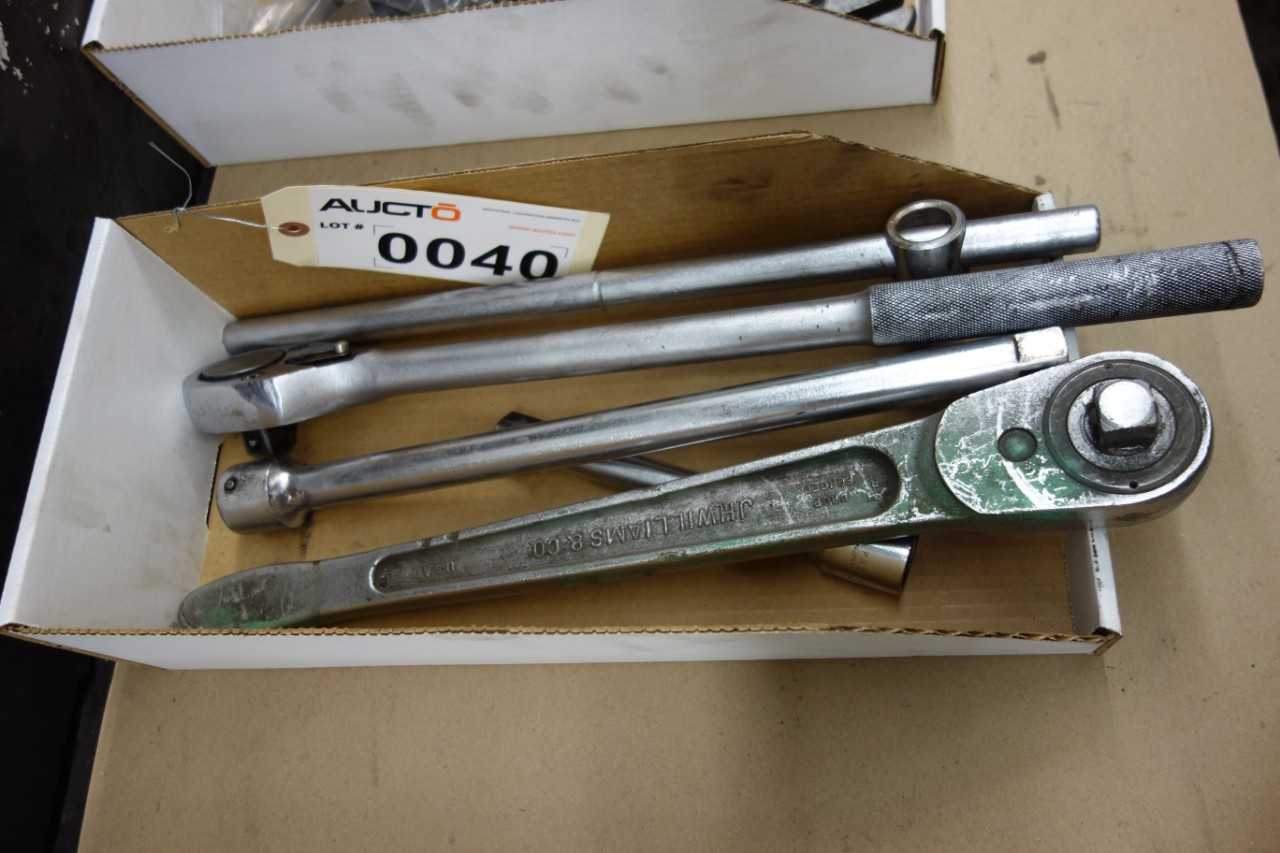 LOT OF 5 ASSORTED 3/4" DRIVE RATCHETS, EXTENSIONS - HAND TOOLS