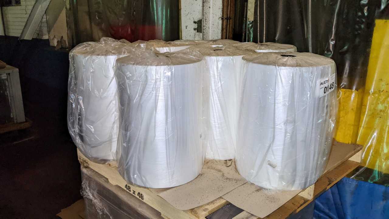 Lot of 2 pallets of 23" poly wrap plastic - PACKAGING