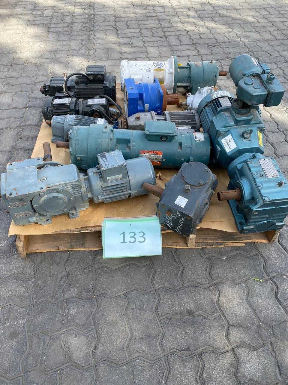 PALLET OF ASSORTED GEARS AND GEAR MOTORS - GEAR REDUCERS