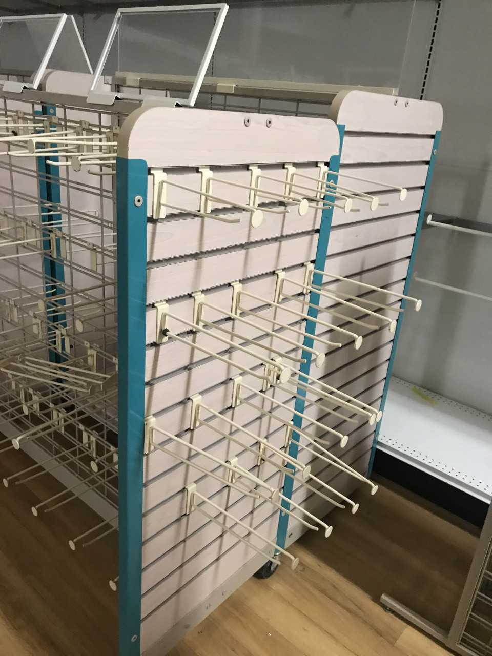 LOT OF 5 SQUARE DISPLAY'S ON CASTERS - PACKAGING