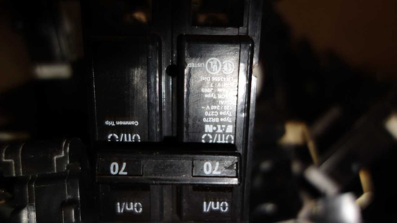 1 BOX OF ASSORTED EATON MINIATURE CIRCUIT BREAKERS, QUICKLAG, BR, CH - CIRCUIT BREAKERS
