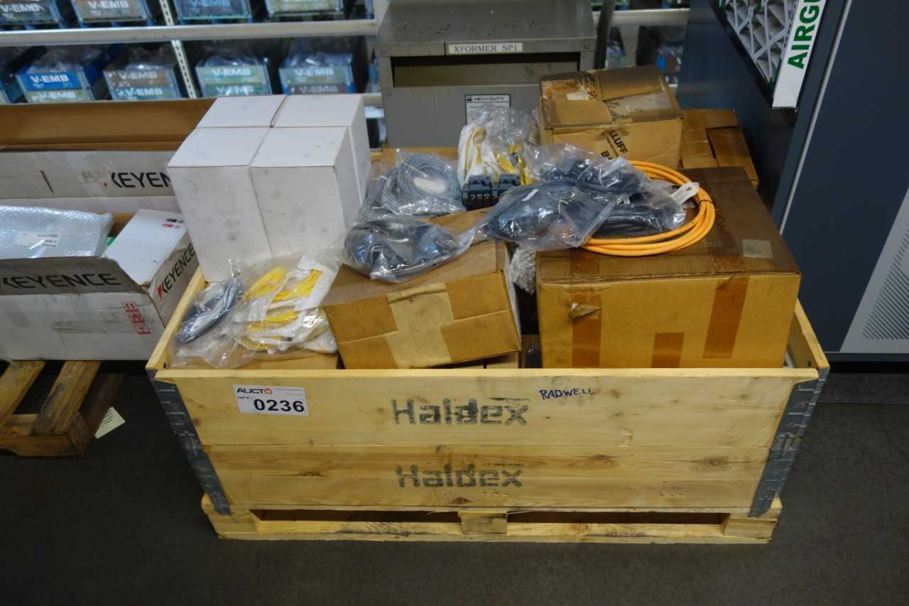 1x pallet of assorted electrical parts and controls - ELECTRICAL COMPONENTS
