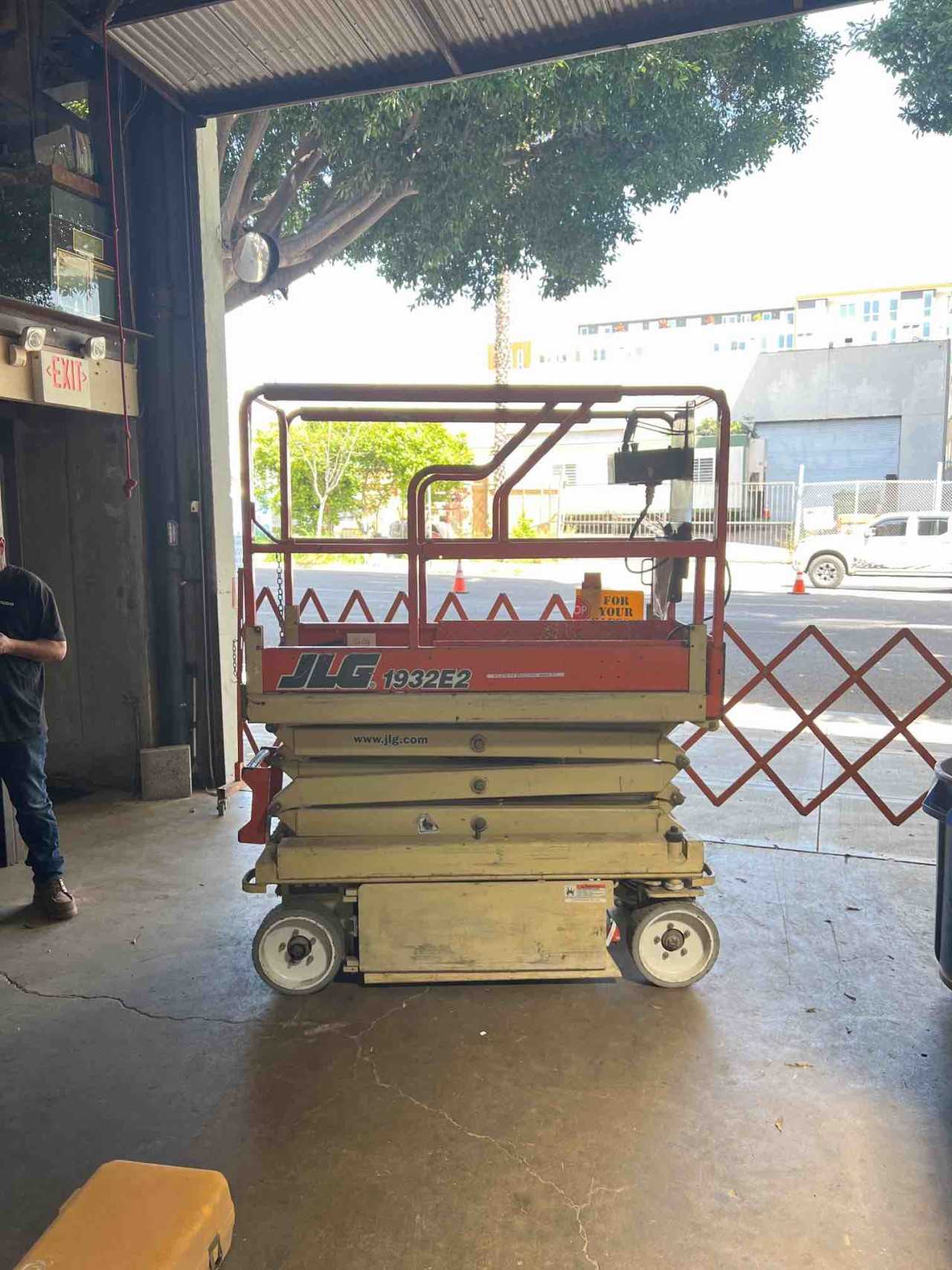 JLG 1932E2 14’ Electric Man Lift - SCISSOR LIFTS JLG 1932E2 14’ Electric Man Lift - SCISSOR LIFTS