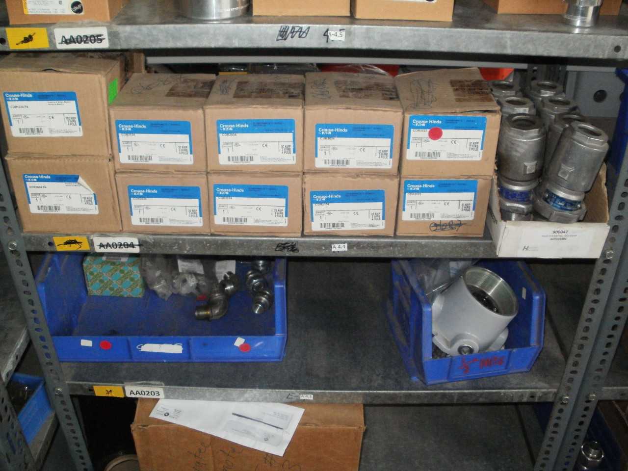 CROUSE RECEPTACLES & PLUGS ( QTY. 19 ) - PLUGS & RECEPTACLES