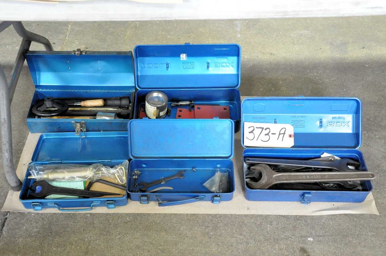 5 Various Machine Tool Tote Boxes Under 1 Table - ELECTRIC POWER TOOLS
